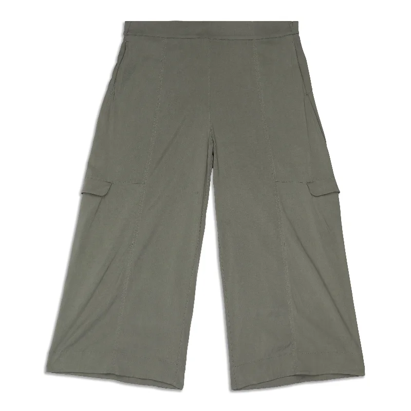 Weekend Specials Just for You Metropolis Maven High-Rise Crop - Resale